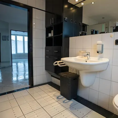 Serviceroom24 - Space In Wlan - Smart-tv - 24-7 Check-in Und Kueche Apartmán