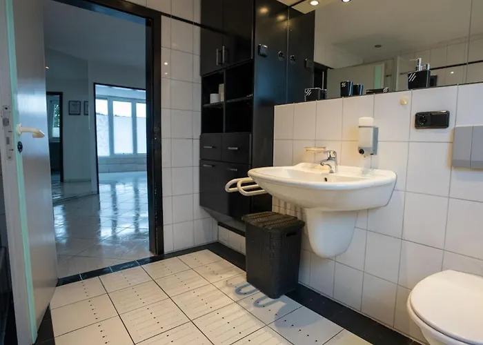 Serviceroom24 - Space In Wlan - Smart-tv - 24-7 Check-in Und Kueche Apartmán